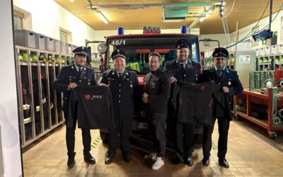 Übergabe Trainingsanzüge